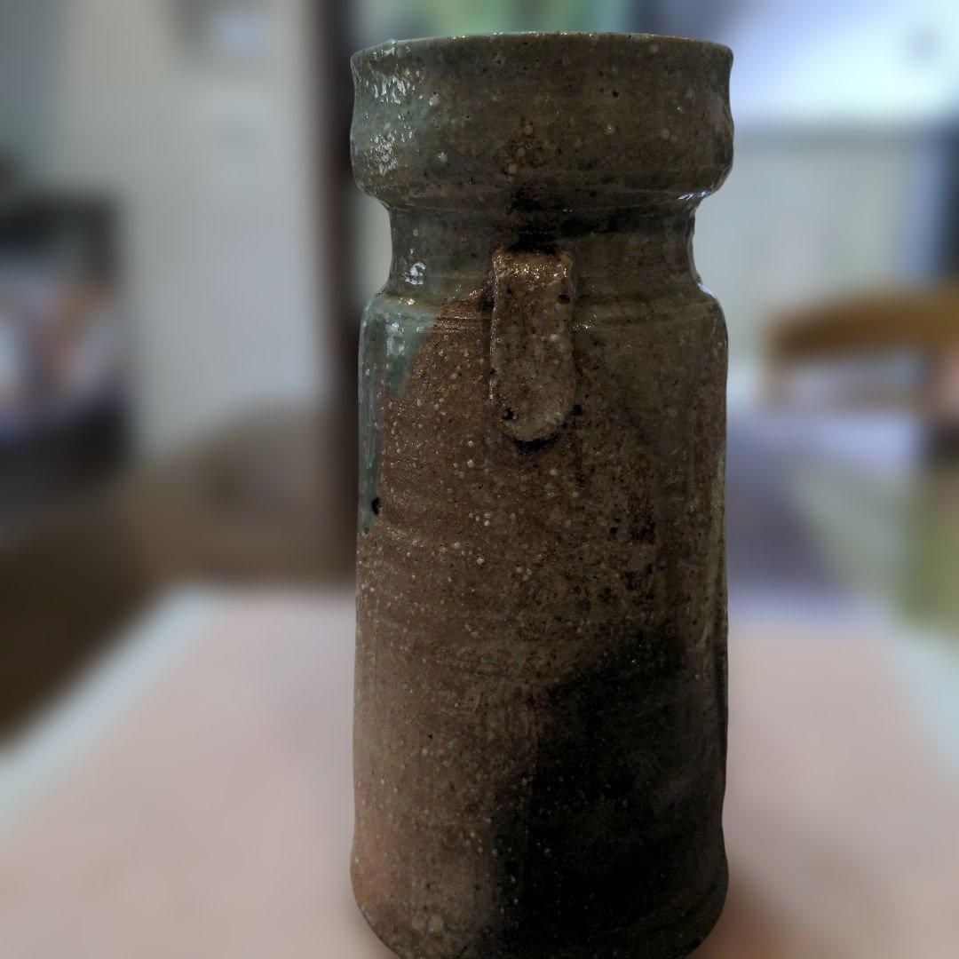 存在感が有る信楽焼の花瓶