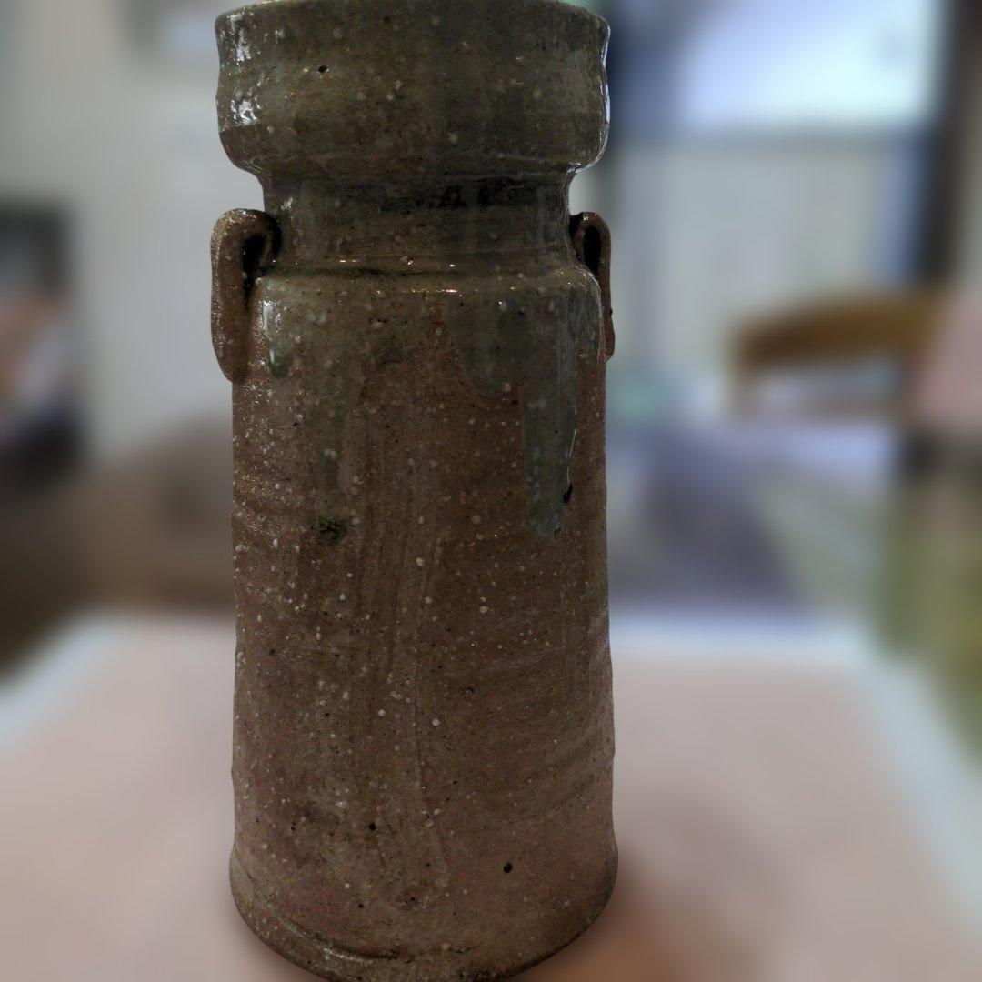 存在感が有る信楽焼の花瓶