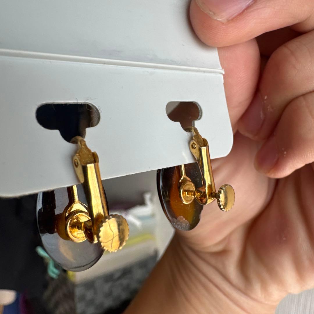 Christian Dior ブラウンオーバルピアス