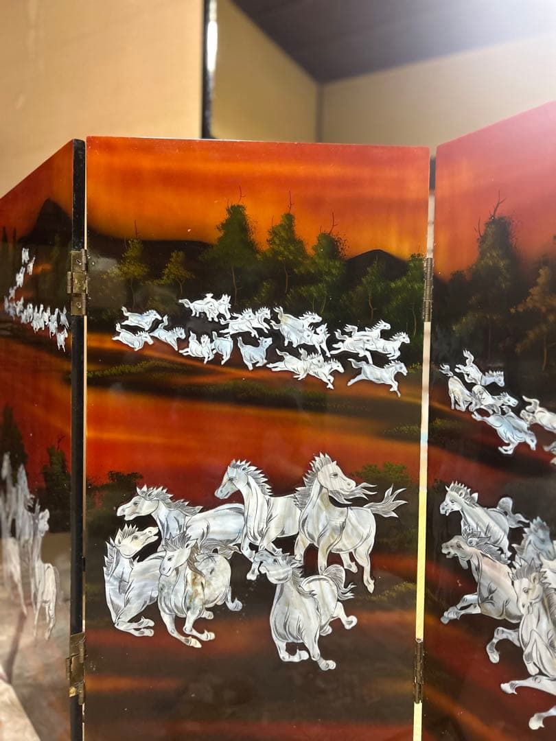 中国美術　螺鈿細工　衝立漆塗り　万馬奔騰図　令和8年干支