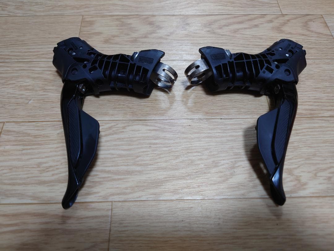 Shimano 105 Di2 デュアルコントロールレバー ST-R7170