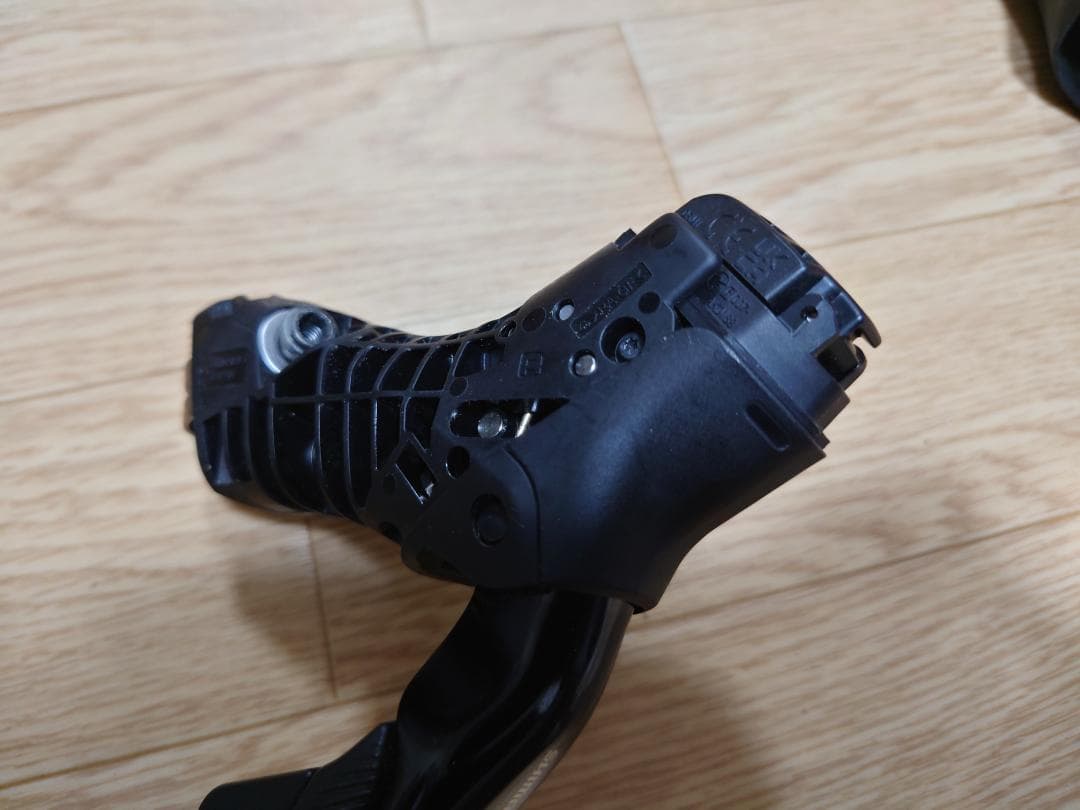 Shimano 105 Di2 デュアルコントロールレバー ST-R7170