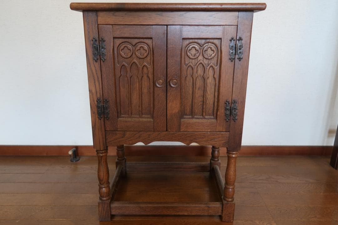 キャビネット　観音開き　アンティーク家具