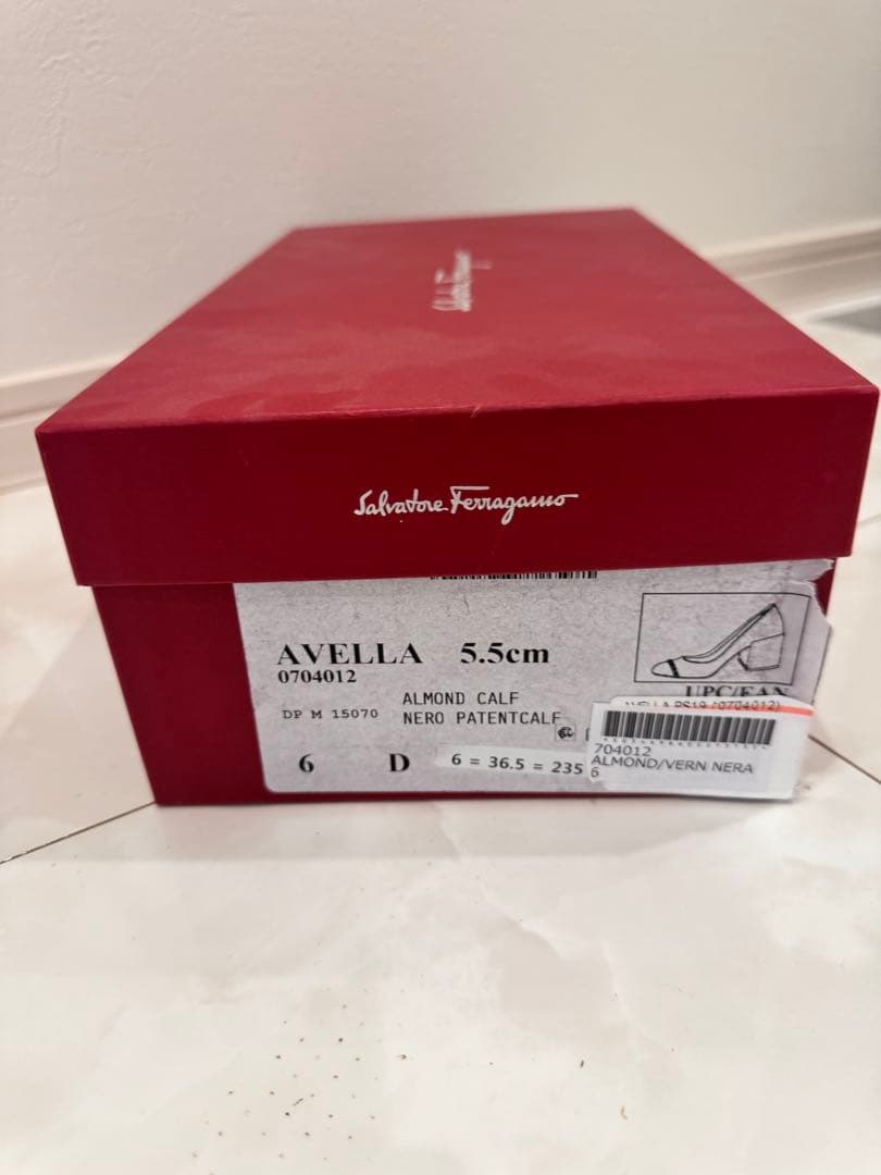 フェラガモ ベージュ/ブラック　ハイヒール