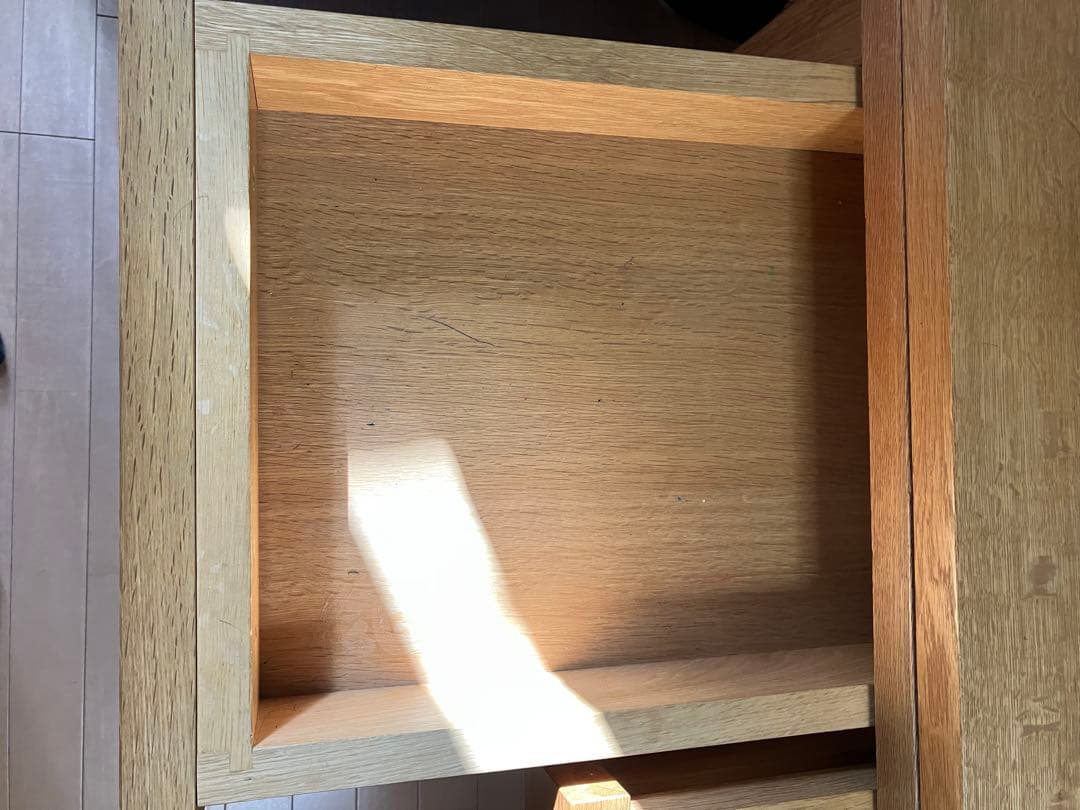 オーク材 シンプルな事務机 引き出し付き