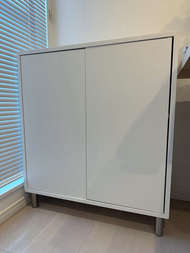 IKEA エーケト　白　棚　ホワイト　シンプル　脚あり