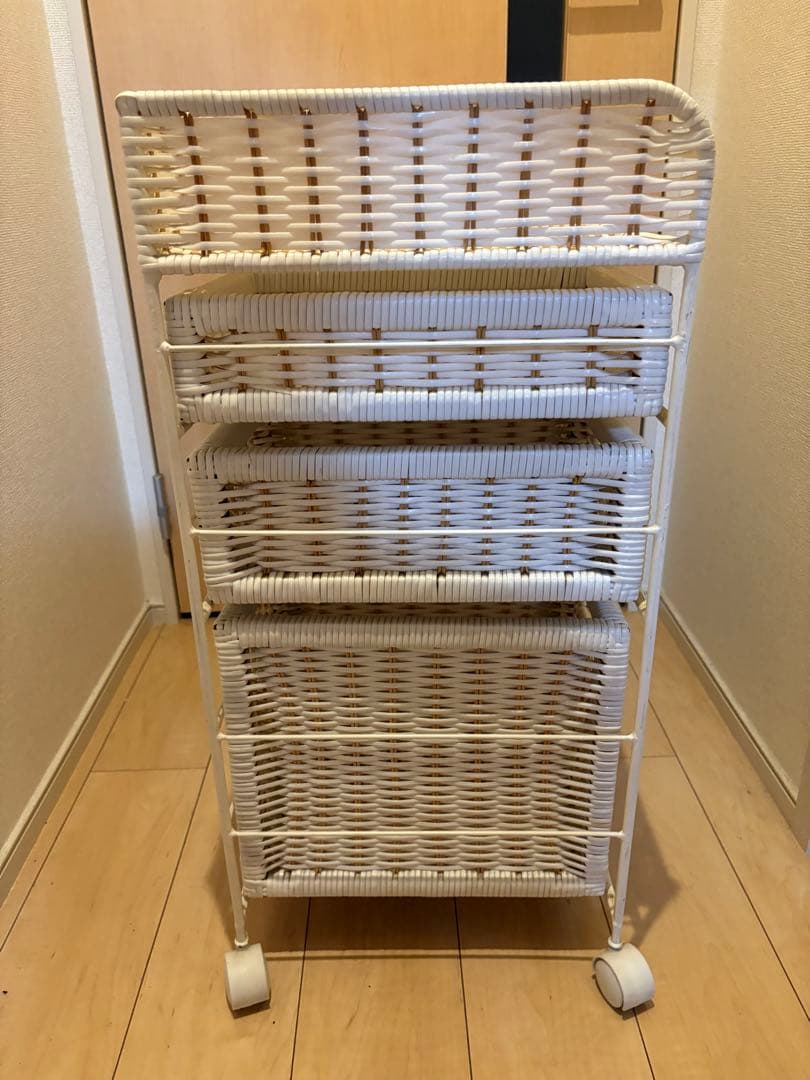 ⭐︎希少⭐︎ 北欧　ホワイトラタンチェスト　キャビネット　3段　6杯　キャリー付