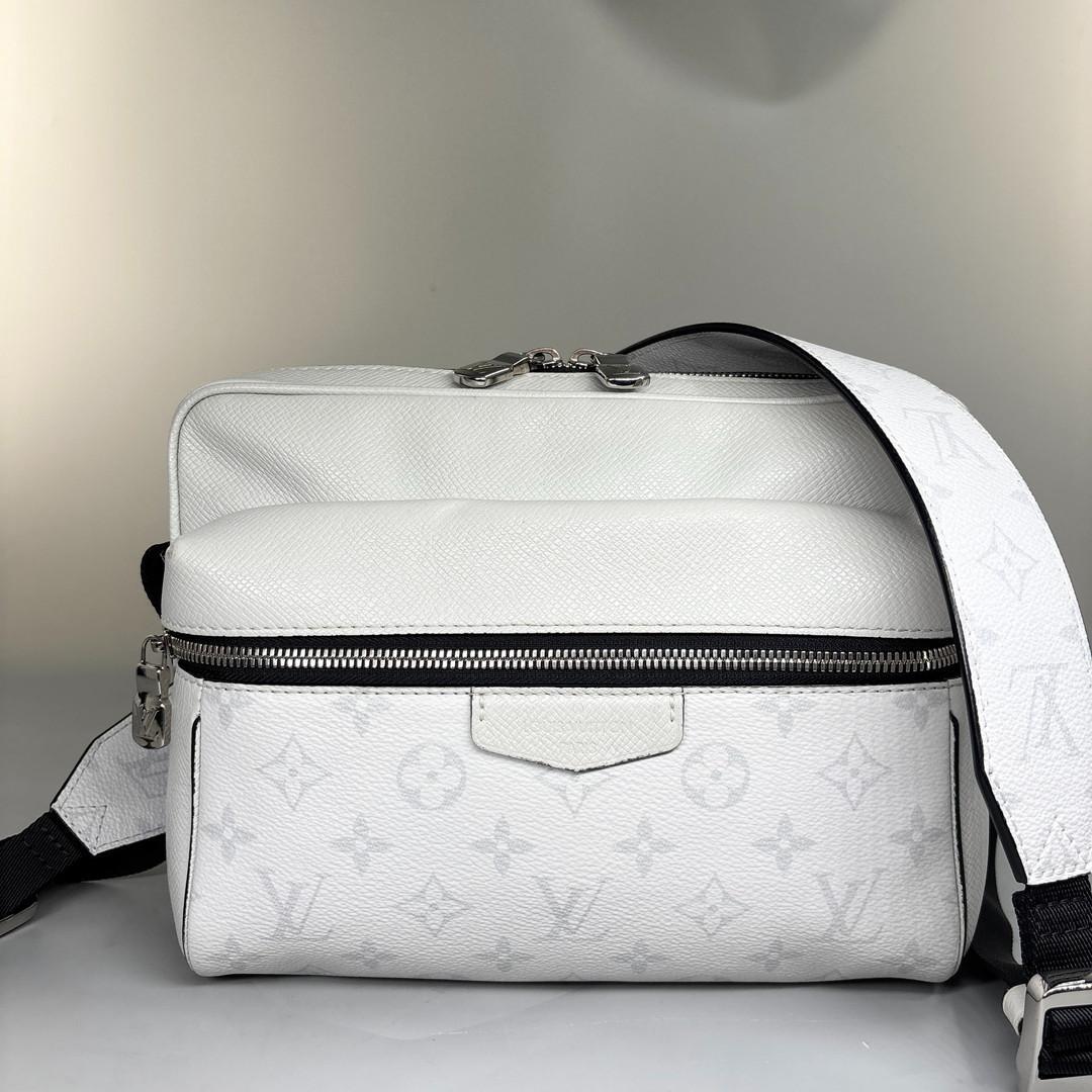 超極美品/RFID ルイヴィトン タイガラマ アウトドアメッセンジャーPM