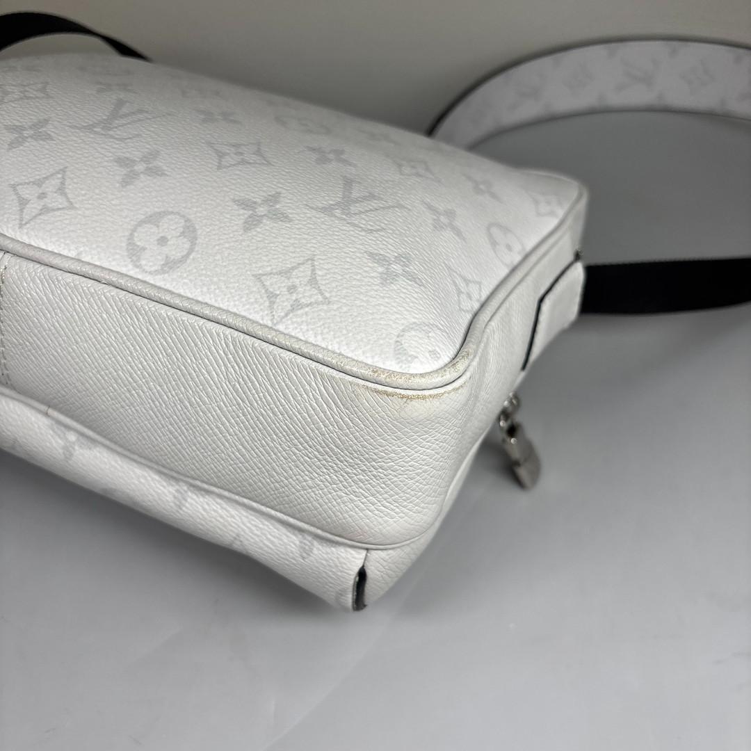 超極美品/RFID ルイヴィトン タイガラマ アウトドアメッセンジャーPM