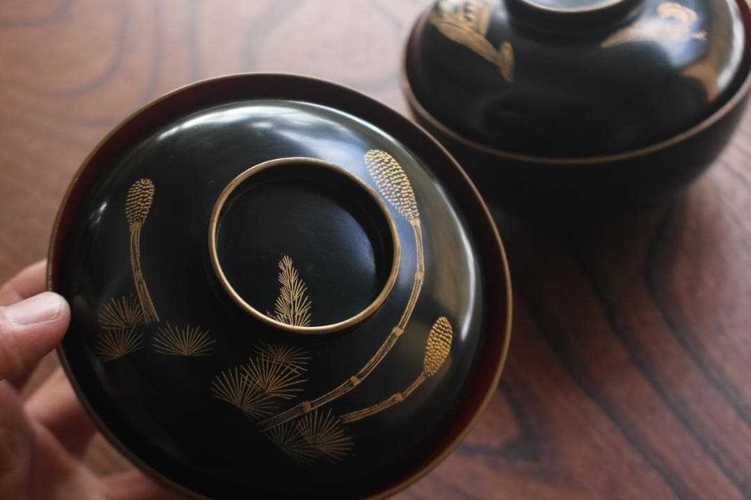 デッドストック！風情ある青塗地に優美な沈金草花文の映えるお椀2点（検輪島塗沈金椀