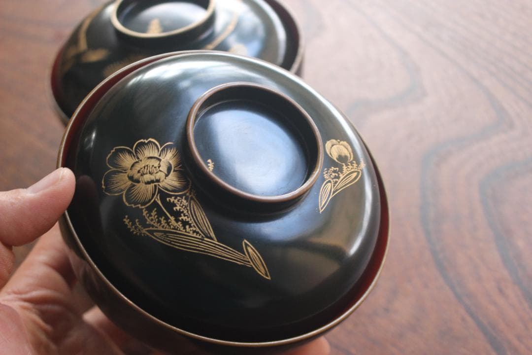 デッドストック！風情ある青塗地に優美な沈金草花文の映えるお椀2点（検輪島塗沈金椀