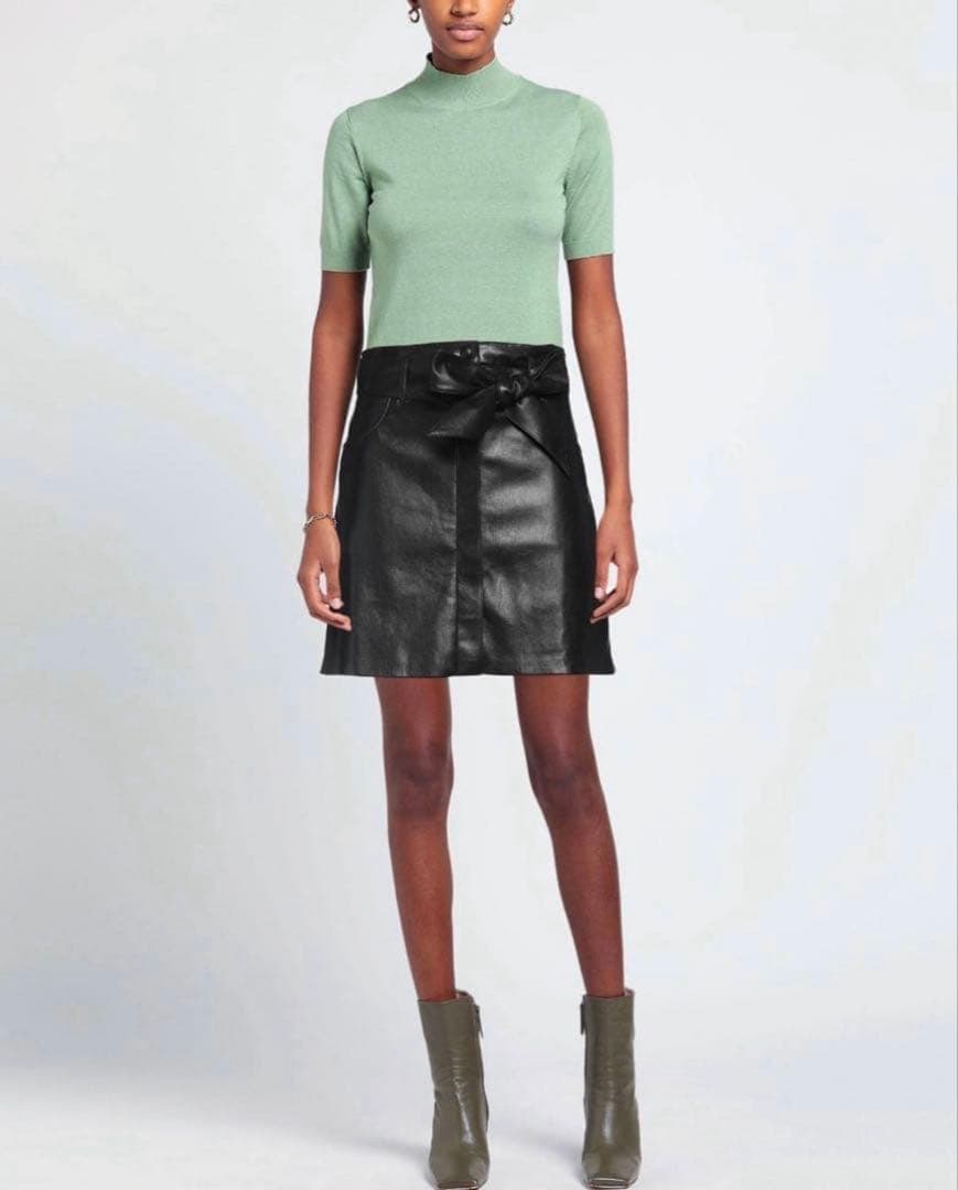 滝沢眞規子さん愛用【現行モデルNANUSHKAベルテッドAラインスカートBK】