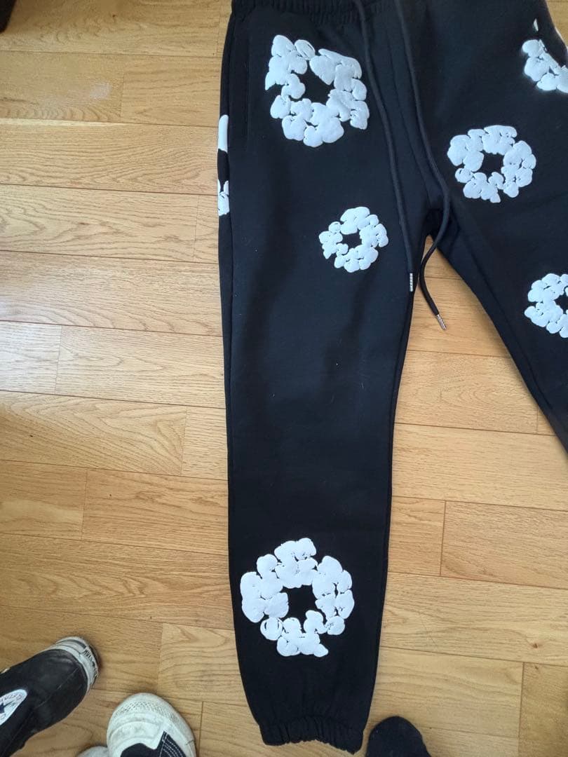 DENIMTears 花柄プリント ジョガーパンツ 黒