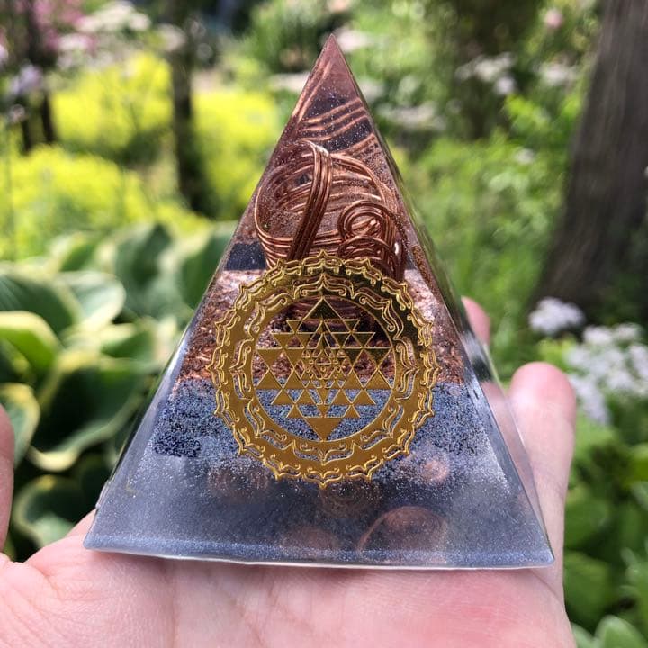 ピラミッド　オルゴナイト　ラピスラズリ