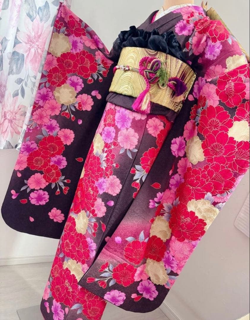未使用に近い　正絹豪華フルセット　赤黒花柄振袖 牡丹　桜　成人式に　パールトーン