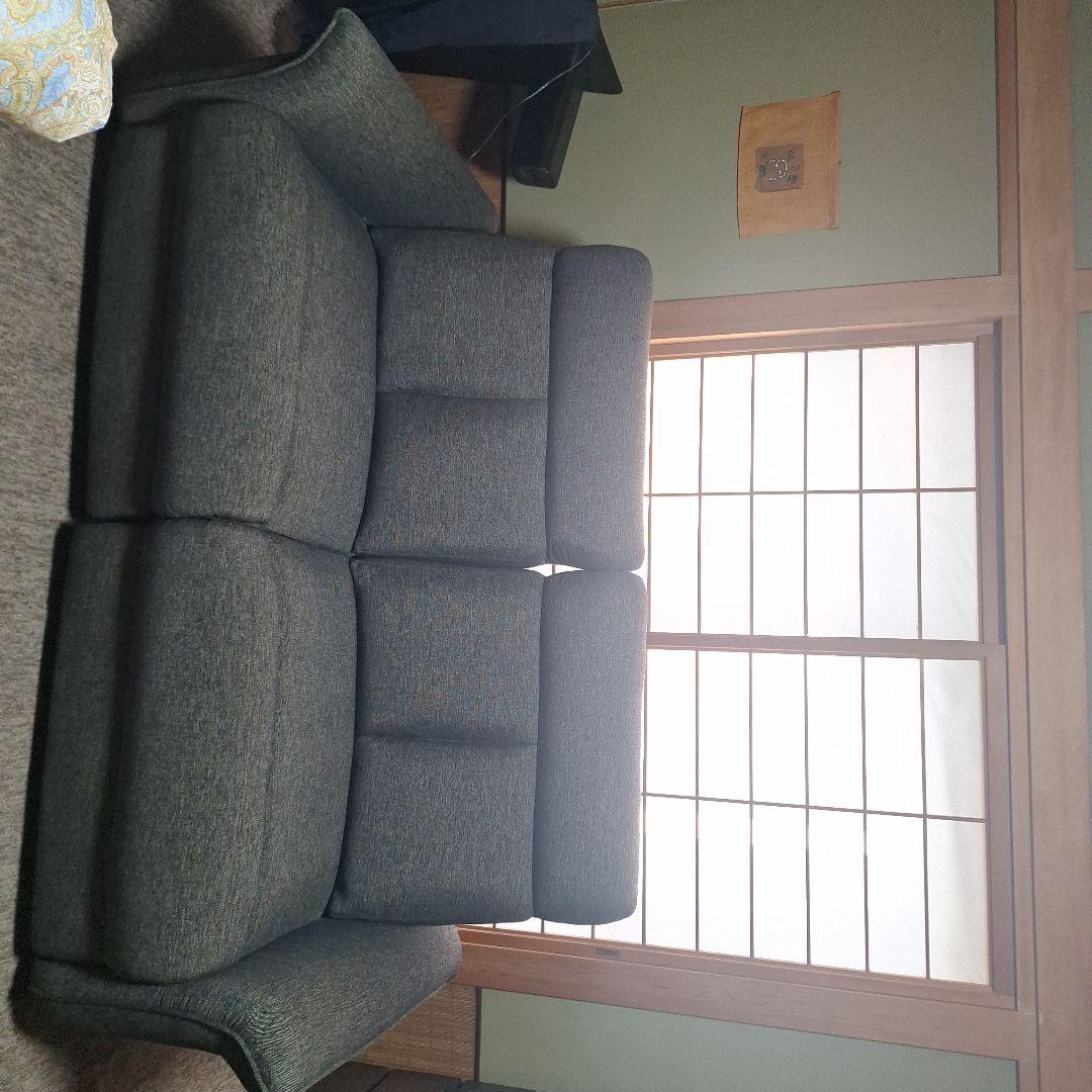 ダークグレー 2人掛けソファ モダンデザイン