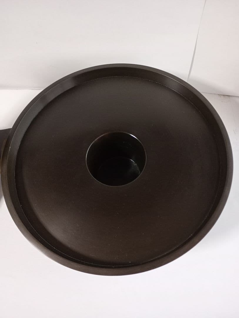 「唐銅 花器 薄端」＆「木製 花瓶台」2点セットです。