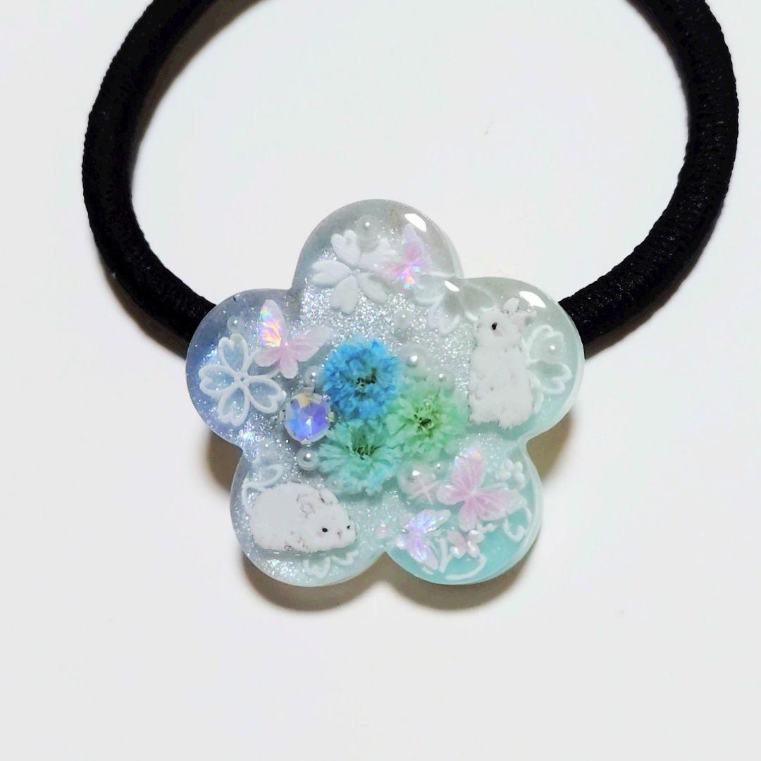 No.440　レジン ヘアゴム キーホルダー ピンバッジ うさぎ桜カスミソウ