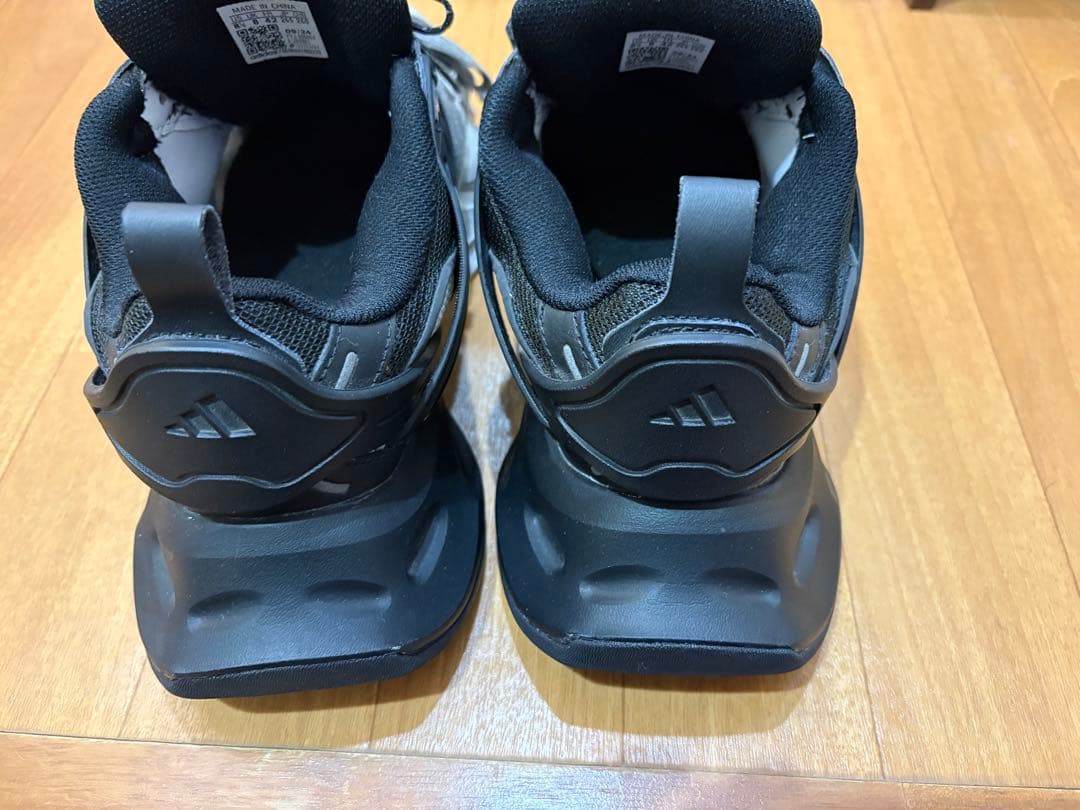 靴 adidas Vento XLG Runner Deluxe