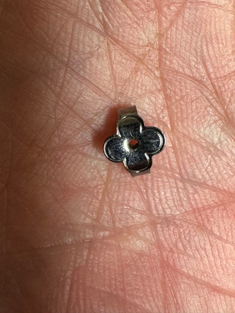 ルイヴィトン ブックル・ダミエ LV ピアス MP3193