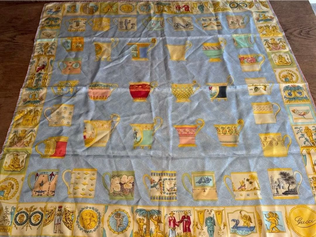 【極美品】GUCCI シルクスカーフ 多様なカップデザイン　85✖️85サイズ