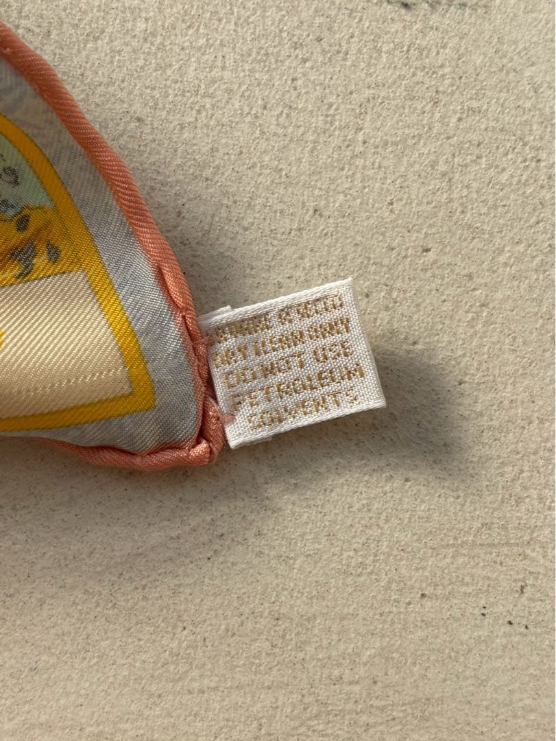 【極美品】GUCCI シルクスカーフ 多様なカップデザイン　85✖️85サイズ