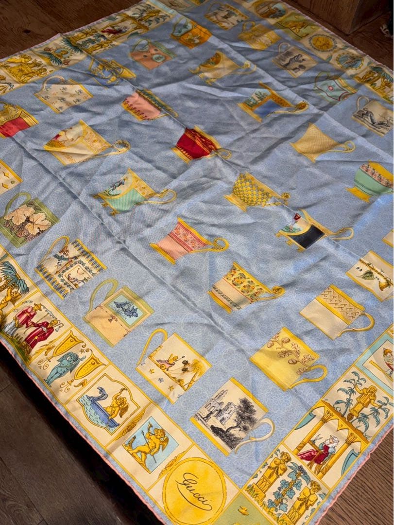 【極美品】GUCCI シルクスカーフ 多様なカップデザイン　85✖️85サイズ