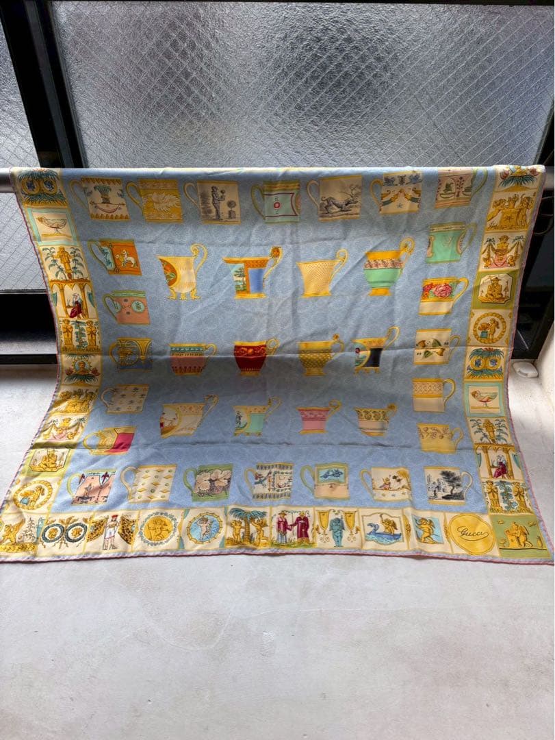 【極美品】GUCCI シルクスカーフ 多様なカップデザイン　85✖️85サイズ