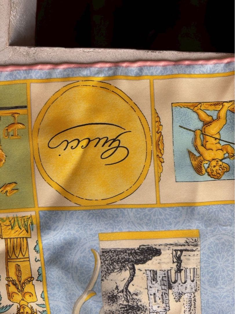 【極美品】GUCCI シルクスカーフ 多様なカップデザイン　85✖️85サイズ