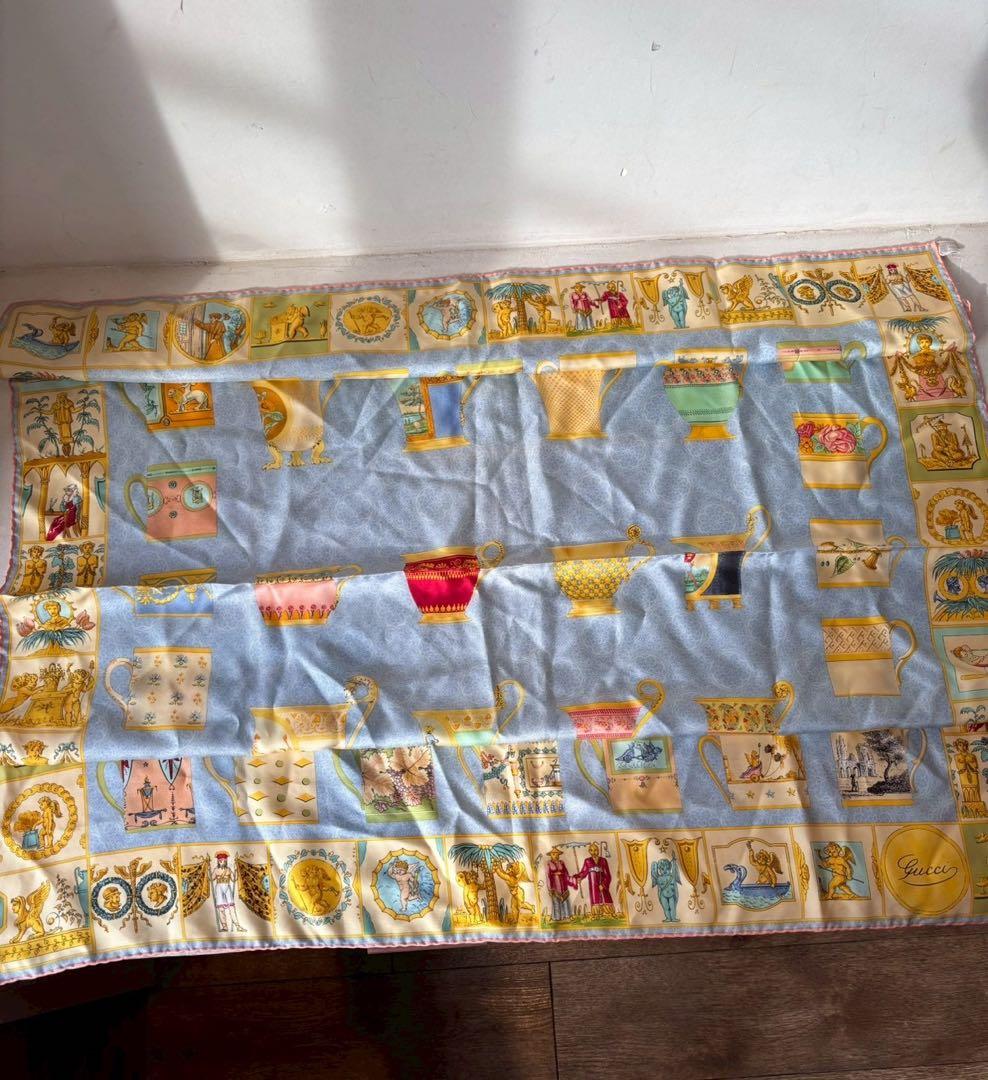 【極美品】GUCCI シルクスカーフ 多様なカップデザイン　85✖️85サイズ