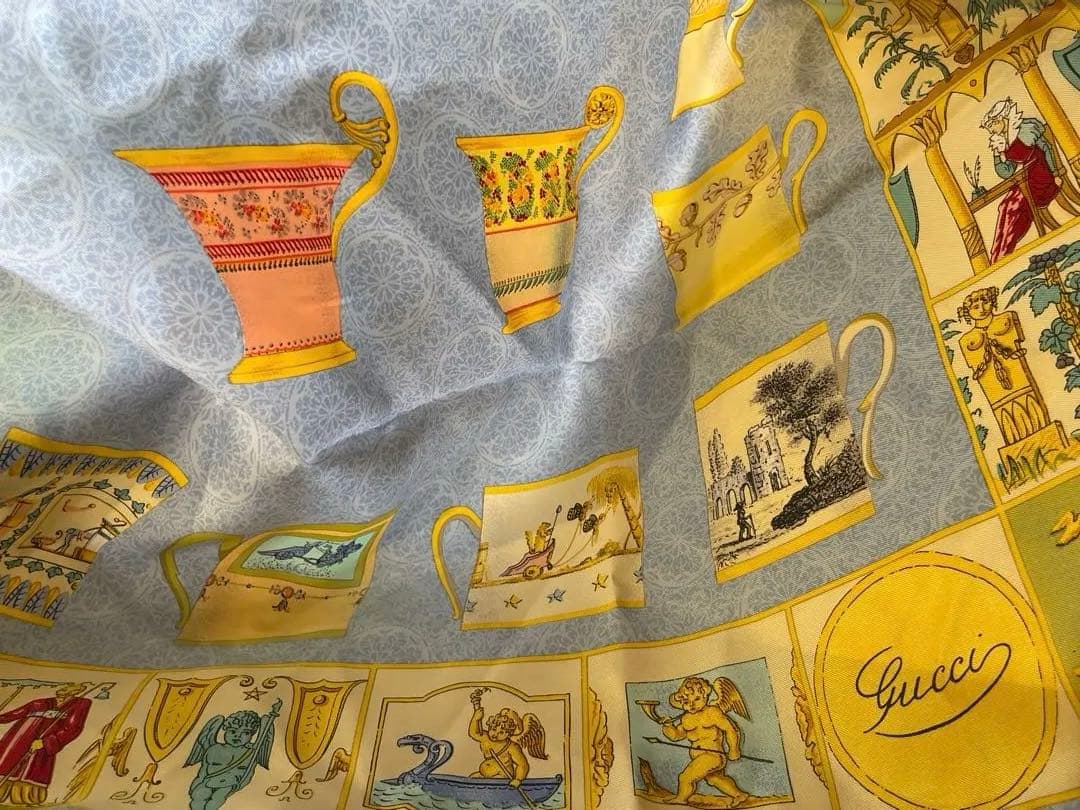 【極美品】GUCCI シルクスカーフ 多様なカップデザイン　85✖️85サイズ