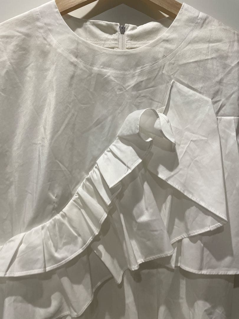 ELENDEEK フリルペプラムブラウス　新品