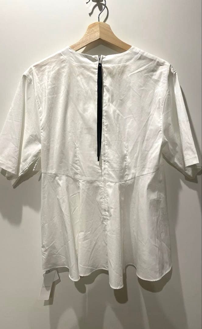 ELENDEEK フリルペプラムブラウス　新品