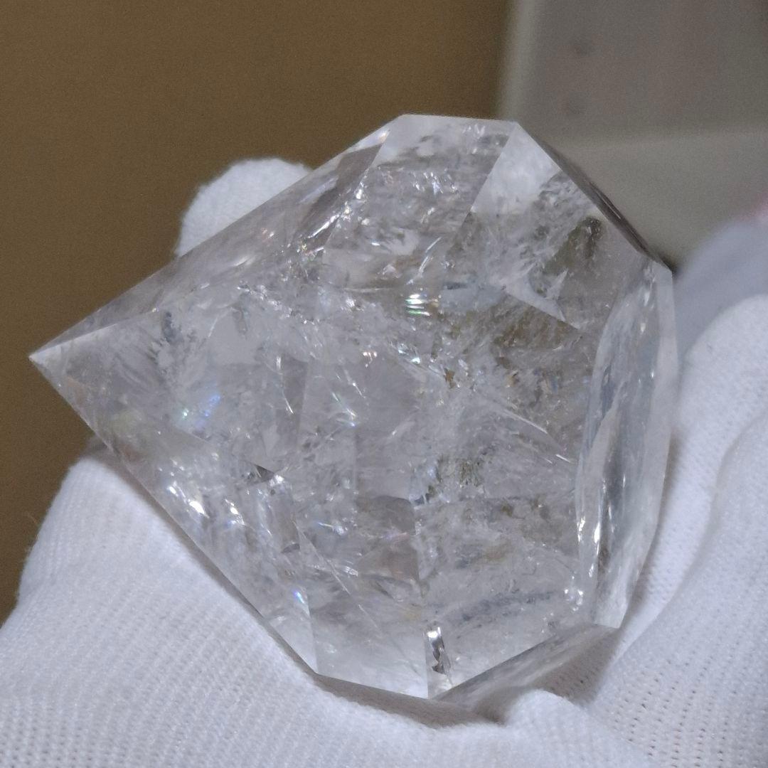 天然石✨️水晶　ダイヤモンド型✨️虹キラキラ　台座付き