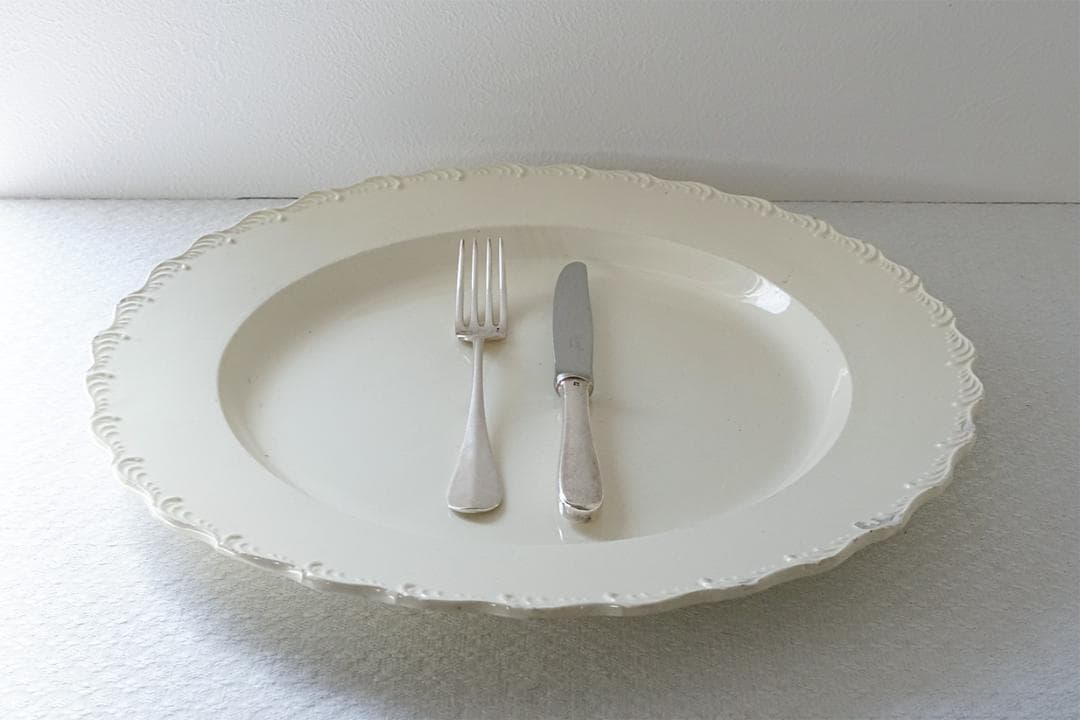 イギリスアンティーク　18世紀　フリルリム　レリーフ　プレート　34cm