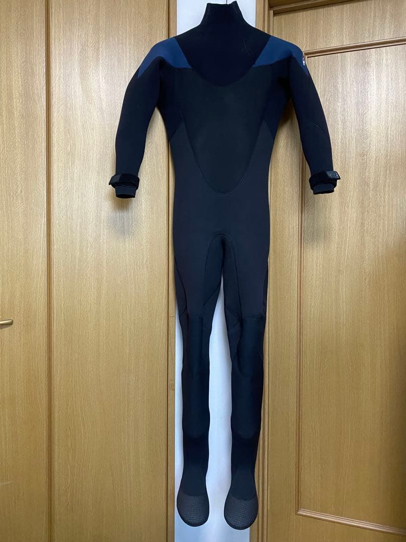★ブーツ付で暖か‼︎【O’Neill 】のメンズ用３ｍｍソフトドライスーツ