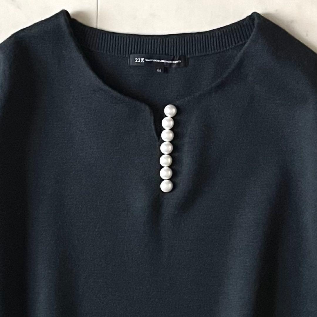 美品♪23区 パールモチーフキーネックプルオーバー 44 大きいサイズ グリーン