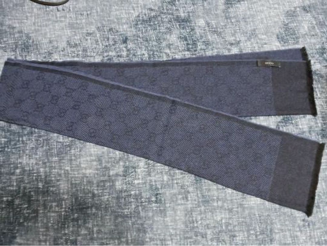 GUCCI ネイビー ロゴマフラー