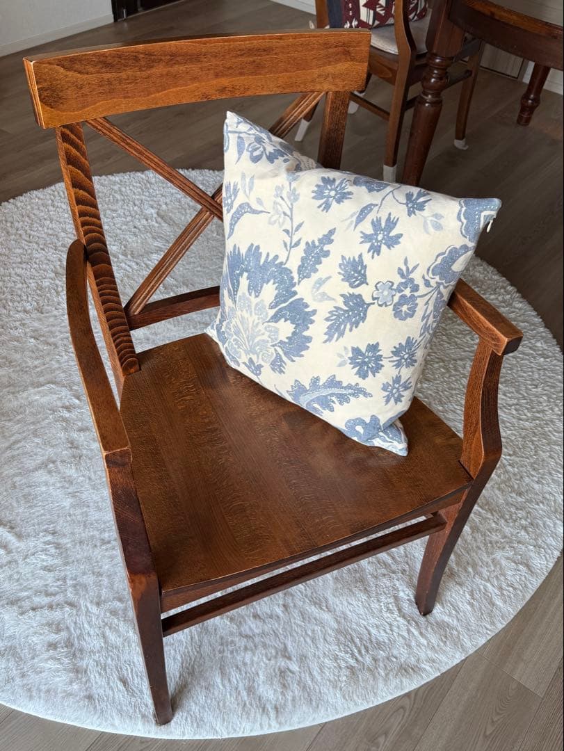 [m]木製ダイニングチェア肘掛付1