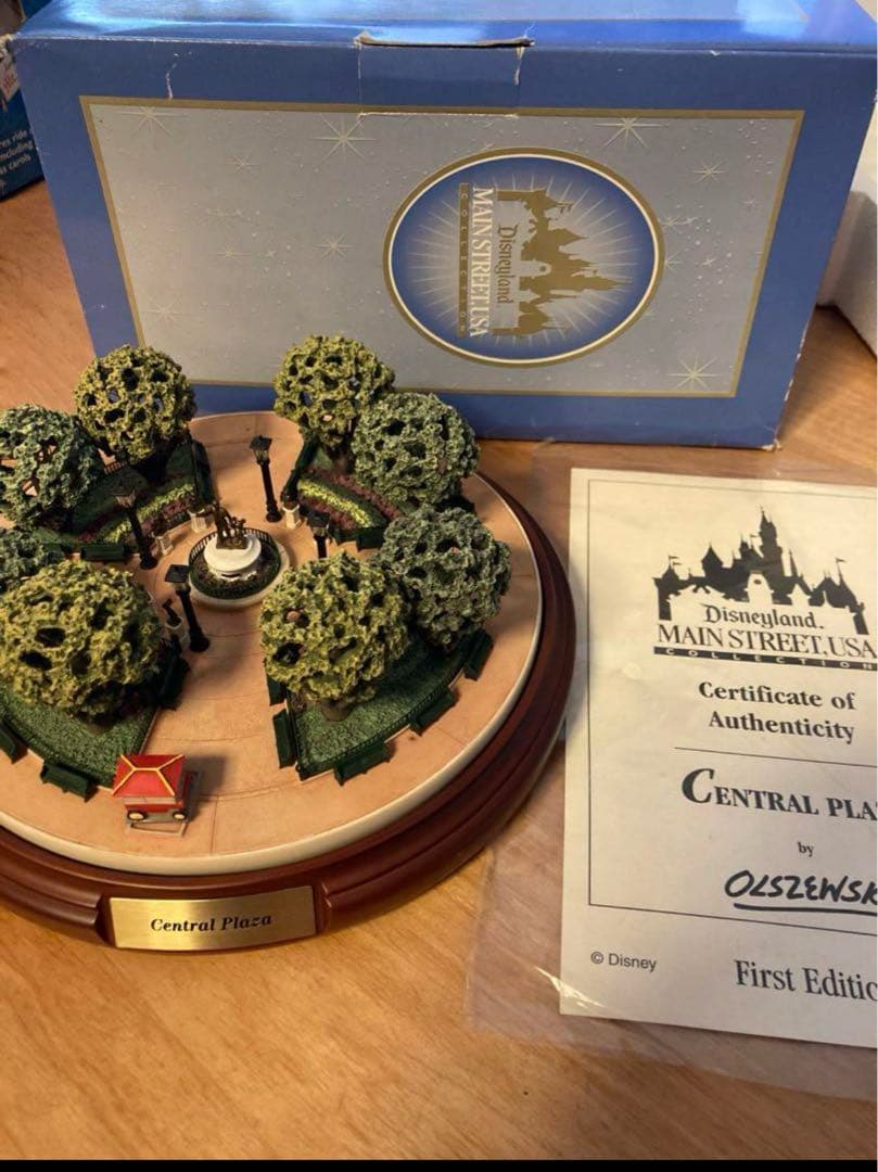 ディズニーランド　オルショウスキー　フィギュア　ウォルトディズニー　置物