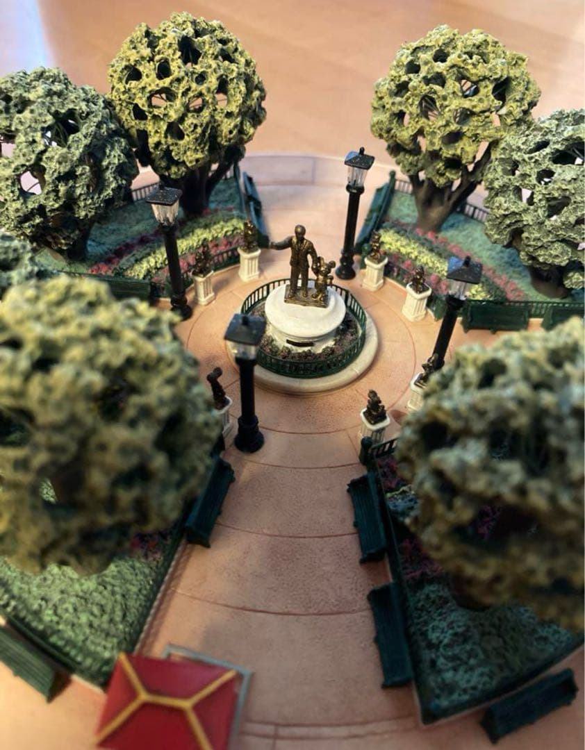 ディズニーランド　オルショウスキー　フィギュア　ウォルトディズニー　置物