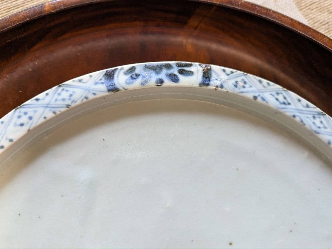 岡晋吾　天平窯 青と白の花柄陶器プレート 21.3cm