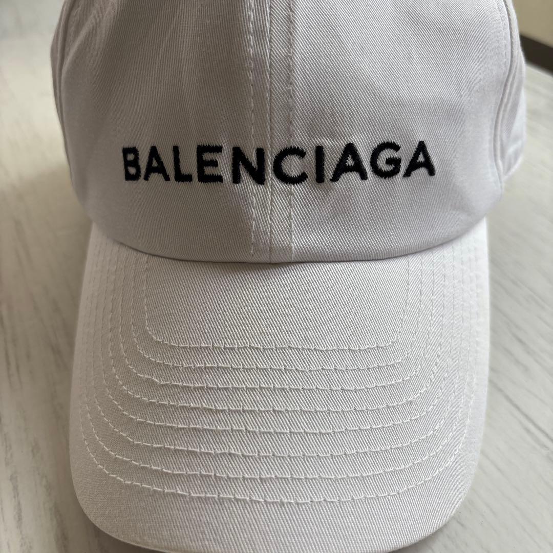 BALENCIAGA ホワイトキャップ