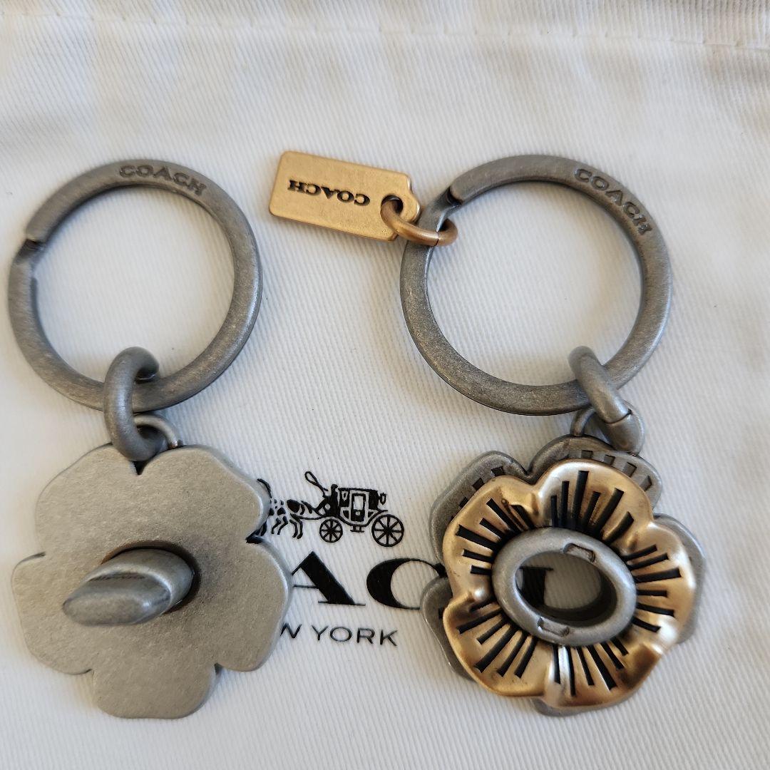 COACHコーチ　ティーローズチャーム キーリング　キーホルダー　2WAY