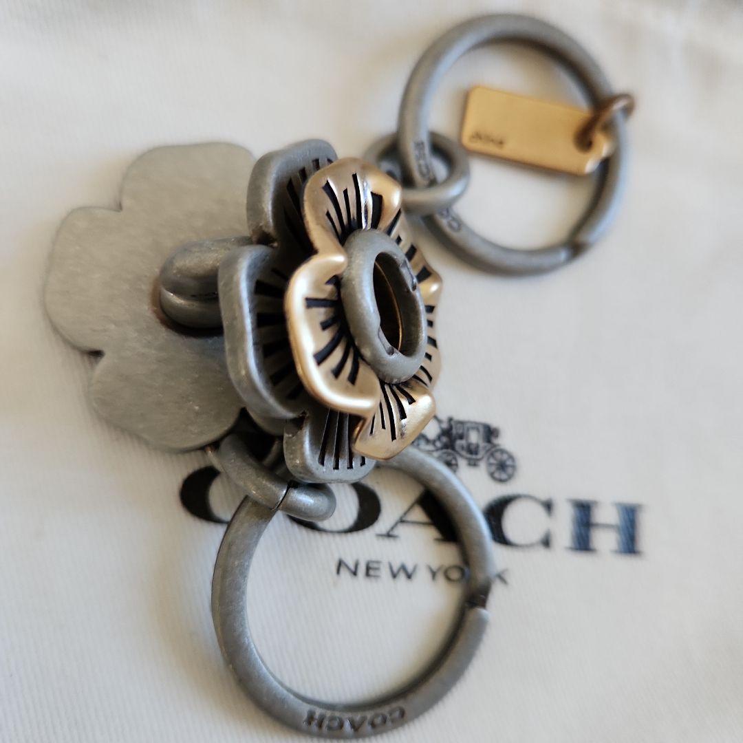 COACHコーチ　ティーローズチャーム キーリング　キーホルダー　2WAY
