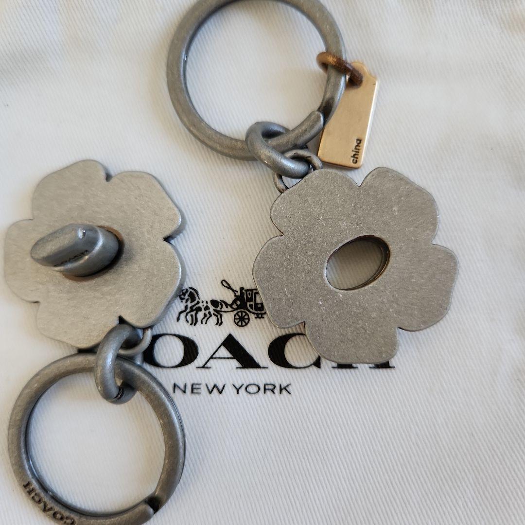 COACHコーチ　ティーローズチャーム キーリング　キーホルダー　2WAY