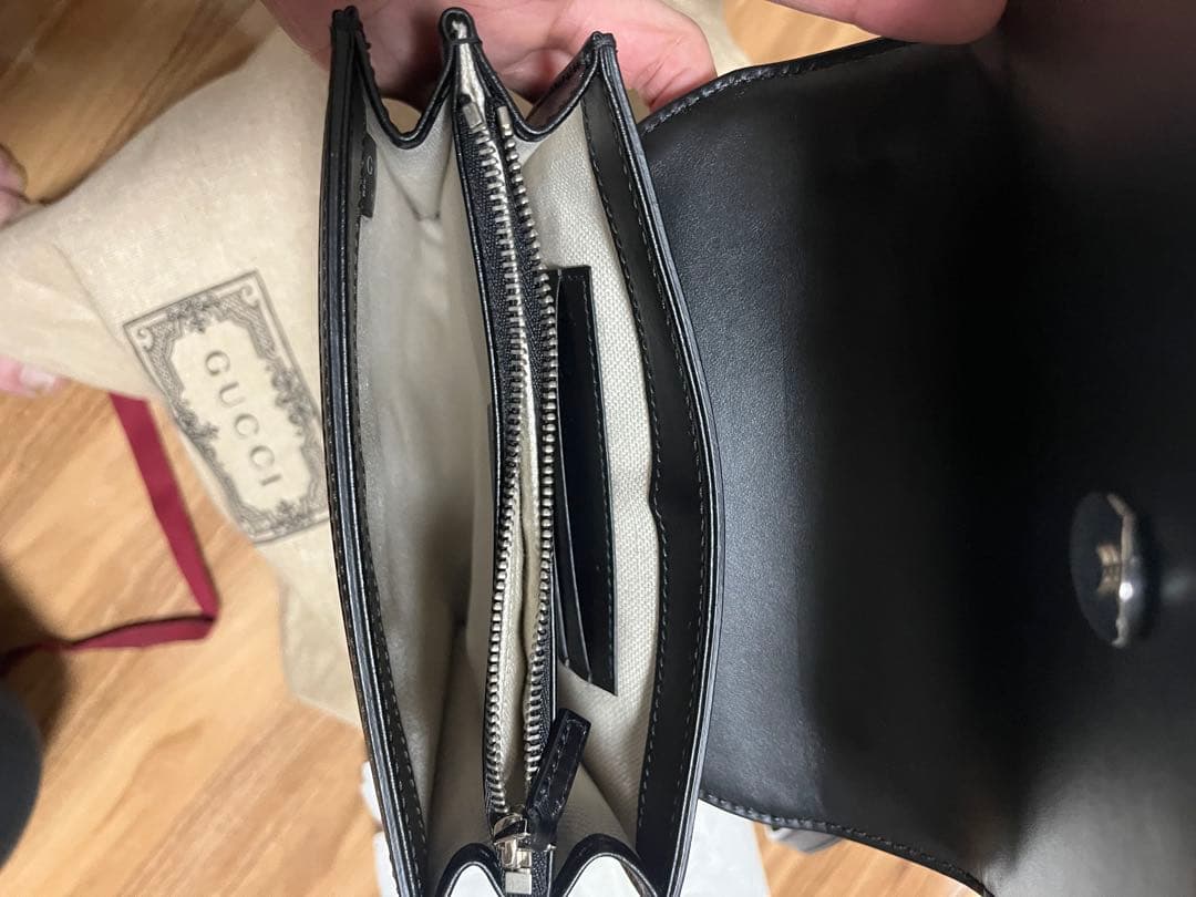 GUCCI メッセンジャーバッグ GGエンボス レザー ブラック