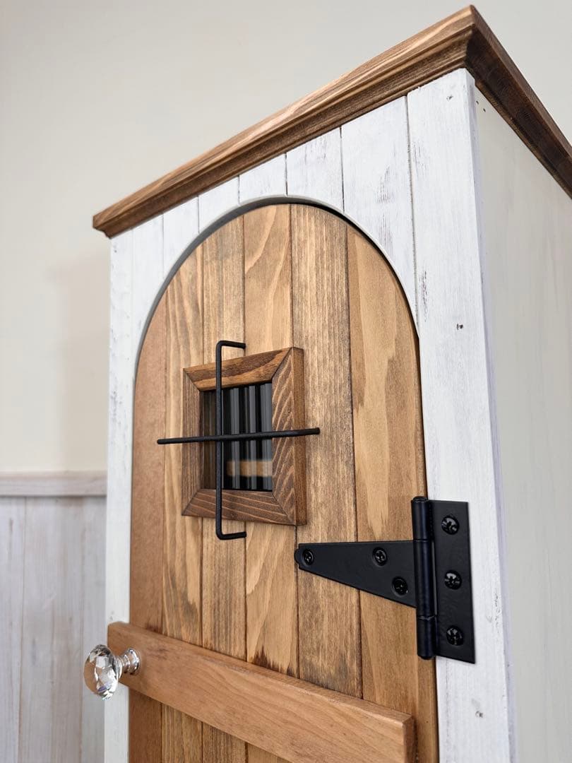 【1点のみ微難ありのためお値引き】アンティークの扉のようなキャビネット