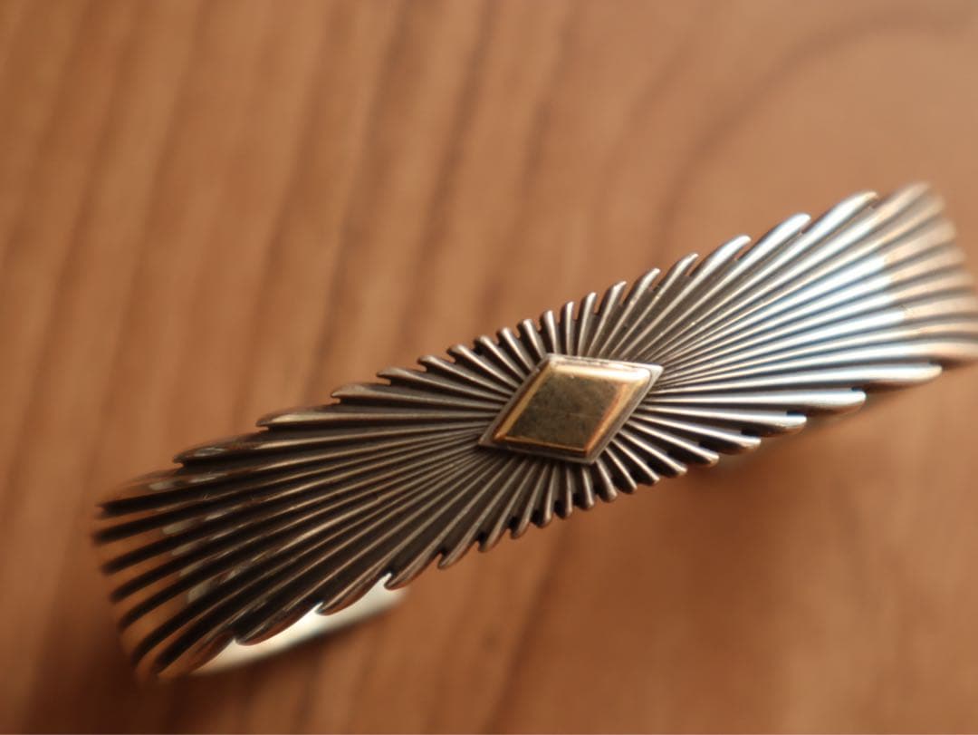 【たーみ】パトリシアべトニー　サンバーストバングル