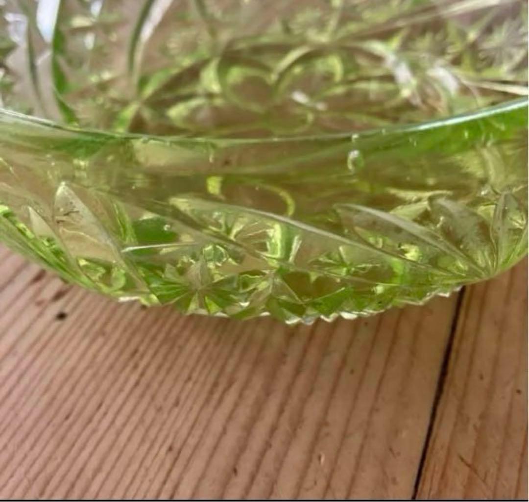 戦前　和骨董　アンティーク　ウランガラス　プレスガラス　大きなボウル